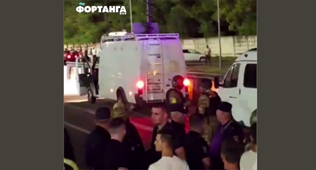 Потасовка на границе с Ингушетией. 25 августа 2025 г. Скриншот видео https://t.me/fortangaorg/20349 Потасовка на границе с Ингушетией. 25 августа 2025 г. Скриншот видео https://t.me/fortangaorg/20349