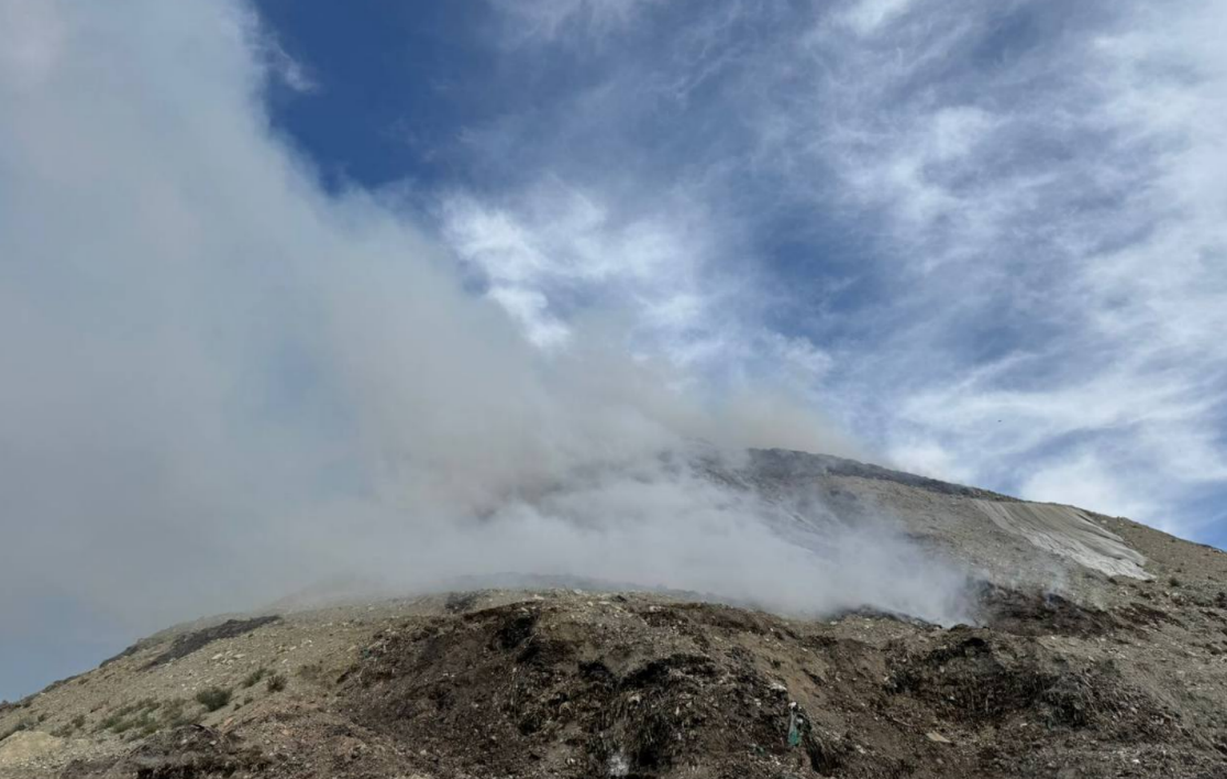Пожар на мусорном полигоне в Новороссийске. Скриншот фото из Telegram-канала администрации Приморского района Новороссийска от 08.09.25, https://t.me/primorskaya_adm/19912?single Пожар на мусорном полигоне в Новороссийске. Скриншот фото из Telegram-канала администрации Приморского района Новороссийска от 08.09.25, https://t.me/primorskaya_adm/19912?single