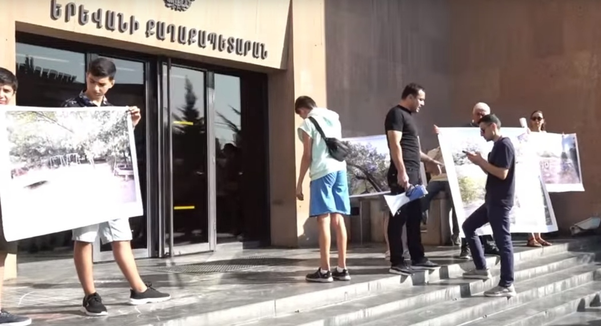 Участники акции протеста в Ереване. 9 сентября 2025 года. Кадр видео News.am https://news.am/rus/news/903375.html Участники акции протеста в Ереване. 9 сентября 2025 года. Кадр видео News.am https://news.am/rus/news/903375.html