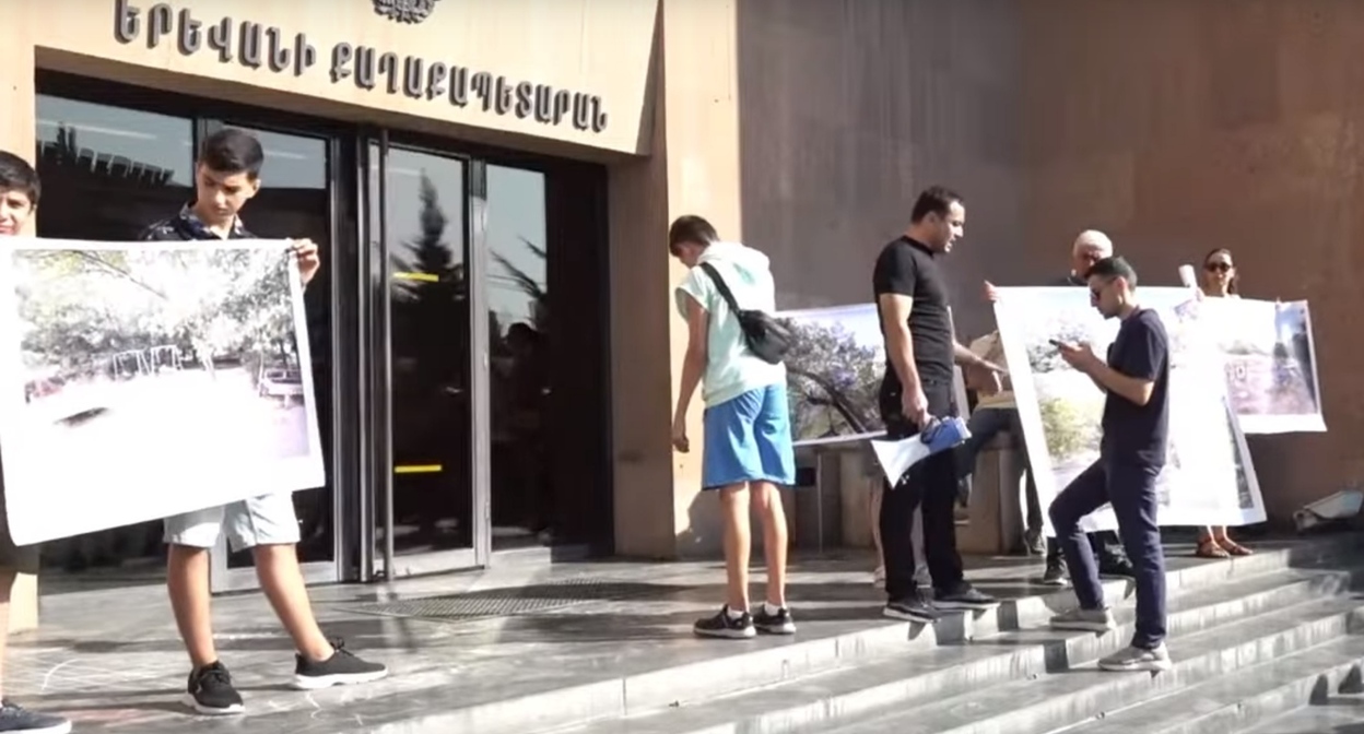 Участники акции протеста в Ереване. 9 сентября 2025 года. Кадр видео News.am https://news.am/rus/news/903375.html