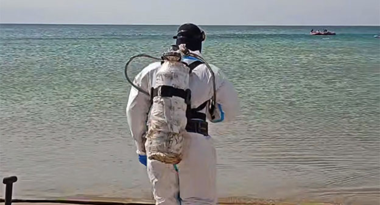 Водолаз перед погружением. 11 сентября 2025 г. Скриншот видео https://t.me/opershtab23/14122