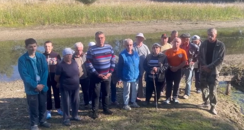 Участники обращения. Кадр видео, опубликованного V1.ru https://v1.ru/text/gorod/2025/09/14/76028585/ Участники обращения. Кадр видео, опубликованного V1.ru https://v1.ru/text/gorod/2025/09/14/76028585/