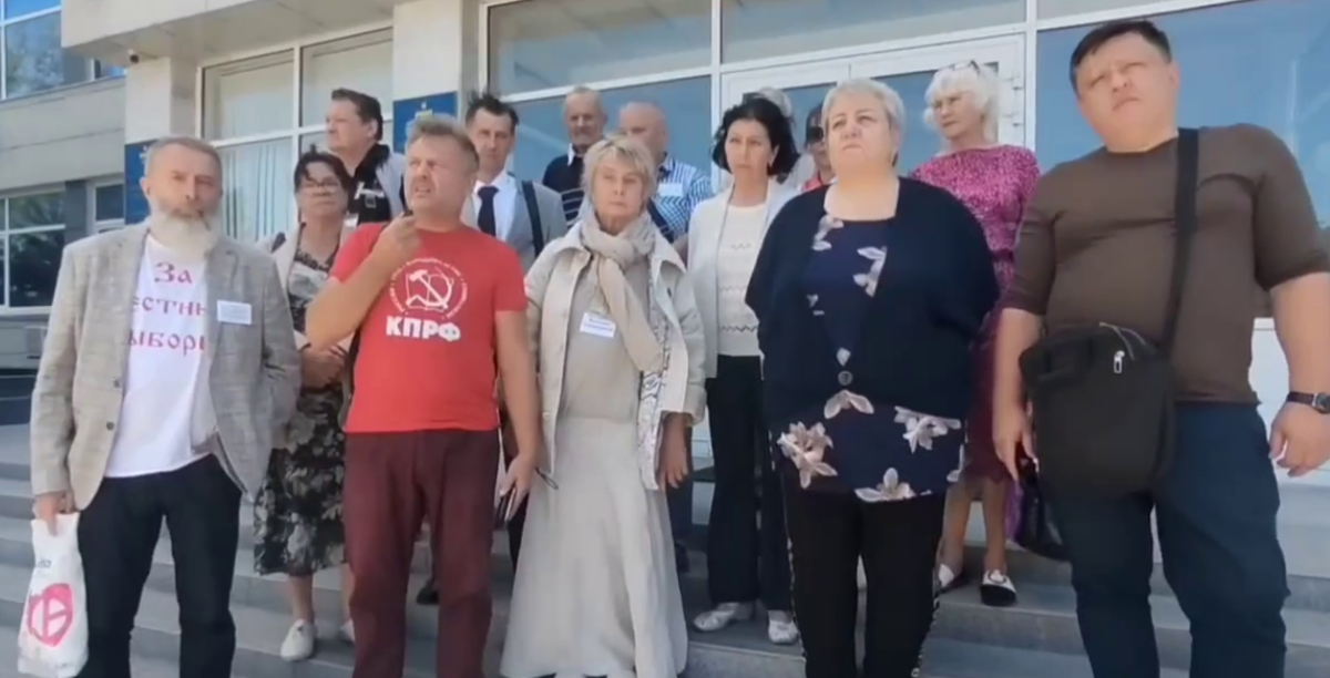 Представители от КПРФ обратились к правоохранительным органам. Стоп-кадр видео из Telegram-канала Александра Сафронова от 14.09.25, https://t.me/redtemnik/5867.