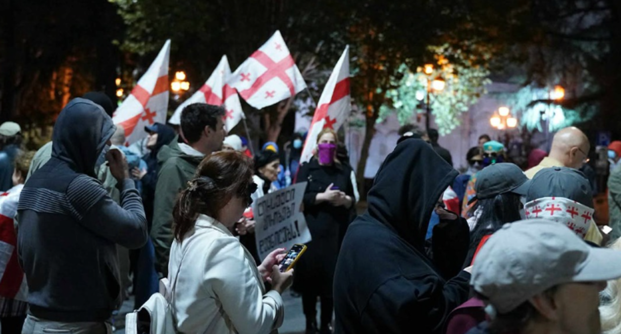 Акция протеста в Тбилиси. Скриншот фото Publika от 21.09.25, https://www.facebook.com/photo/?fbid=1556104972455714&set=a.715406393192247 (деятельность компании Meta, владеющей соцсетью, запрещена в России)