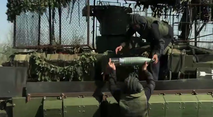 Российские бойцы. Стоп-кадр видео Минобороны России от 19.09.25, https://t.me/mod_russia/56775.