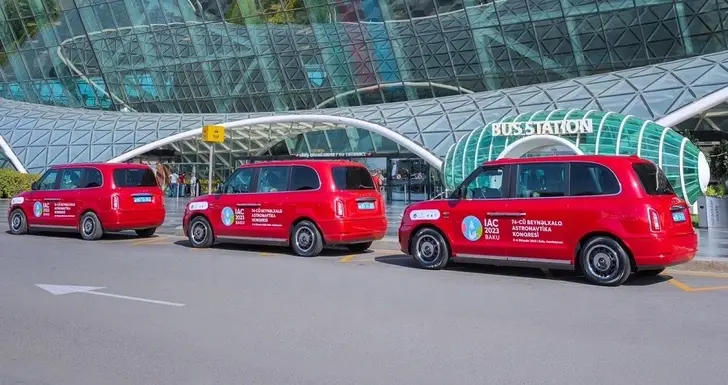 Такси в бакинском аэропорту. Фото: https://media.az/