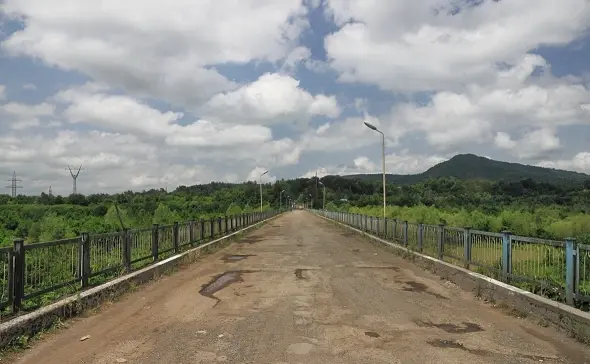 Ингурский мост между Грузией и Абхазией. Фото: Marcin Konsek / Wikipedia