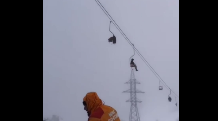 Авария на канатной дороге. Стоп-кадр видео прокуратуры КБР от 12.09.25, https://t.me/prockbr/1028