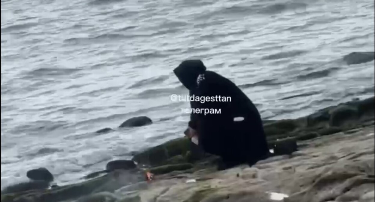 Женщина, подозреваемая в колдовстве. Скриншот видео https://t.me/tutdagesttan/21108