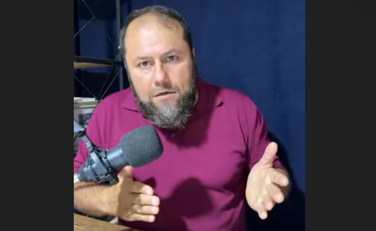 Абакар Абакаров. Стоп-кадр видео YouTube-канала "Утро Дагестан" от 3 октября, https://www.youtube.com/shorts/H24FBbco_7A