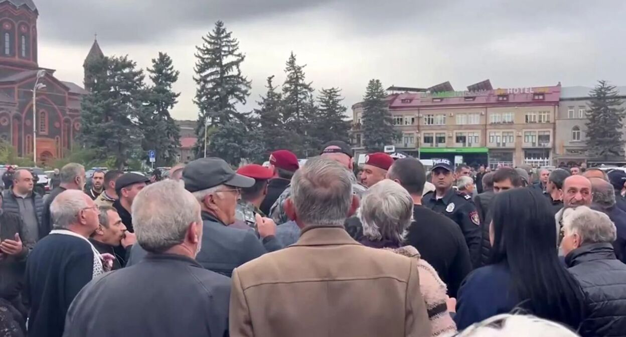 Акция протеста у мэрии Гюмри. 20 октября 2025 г. Фото: https://www.golosarmenii.am