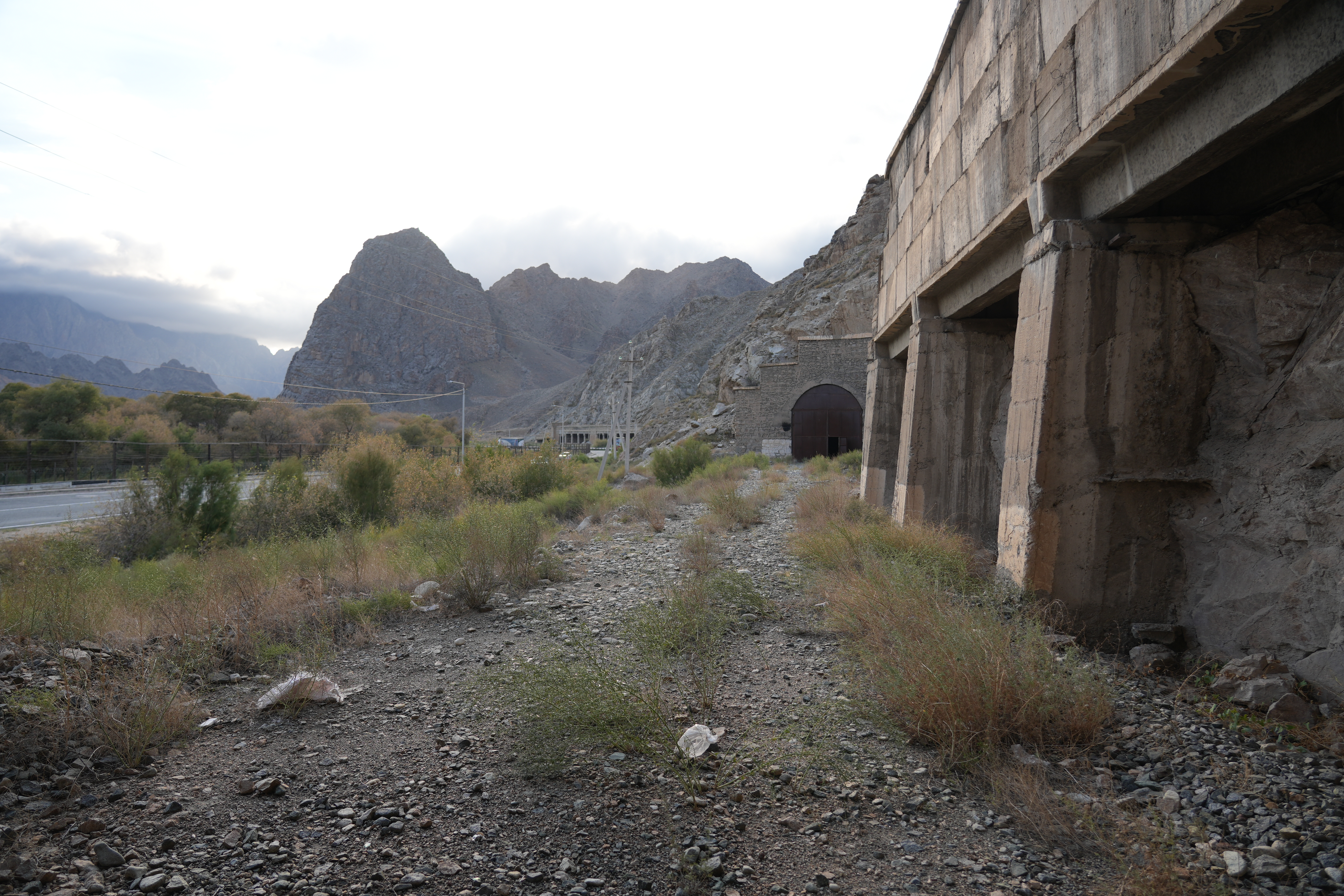 Вот, что осталось от железной дороги советских времен - только след. Фото JAMnews