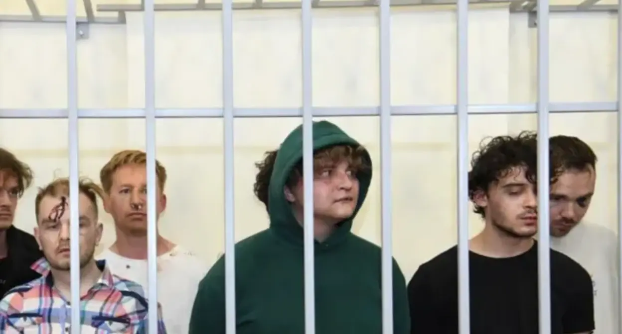 Задержанные россияне в Баку. Скрин из видео APA Group