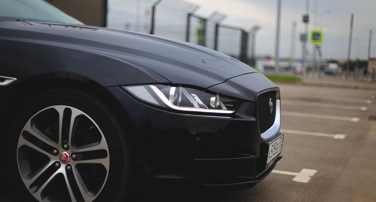 Автомобильные фары. Фото: Valery Fedotov / Unsplash.com