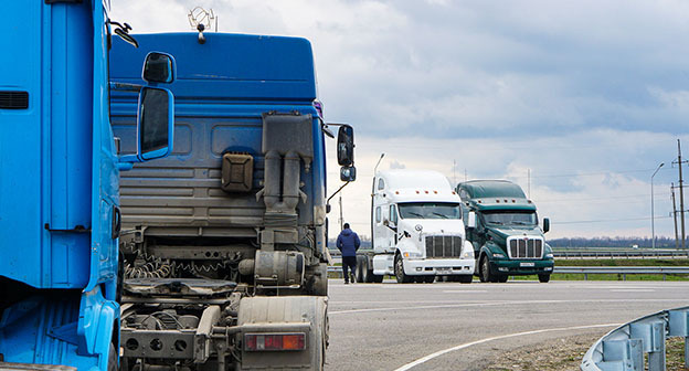 Фуры. Фото Андрея Майорова, "Юга.ру"