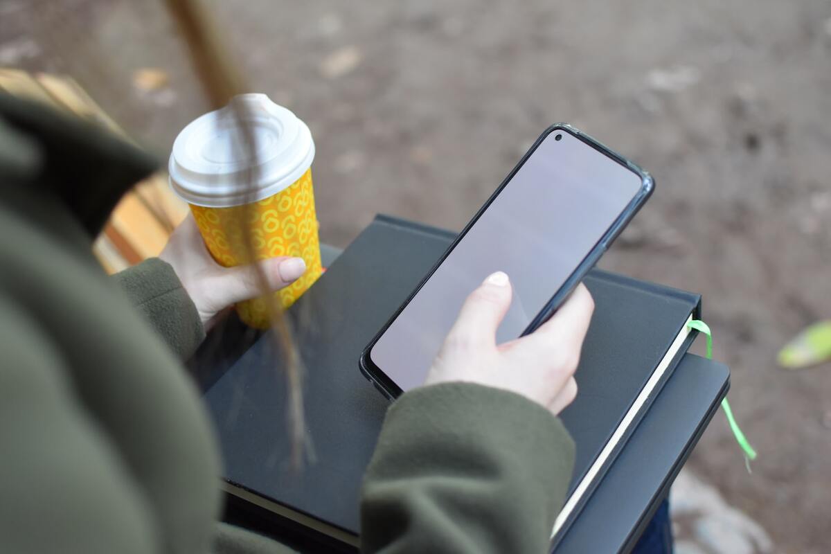 Мобильный телефон. Фото: Vardan Papikyan / Unsplash.com