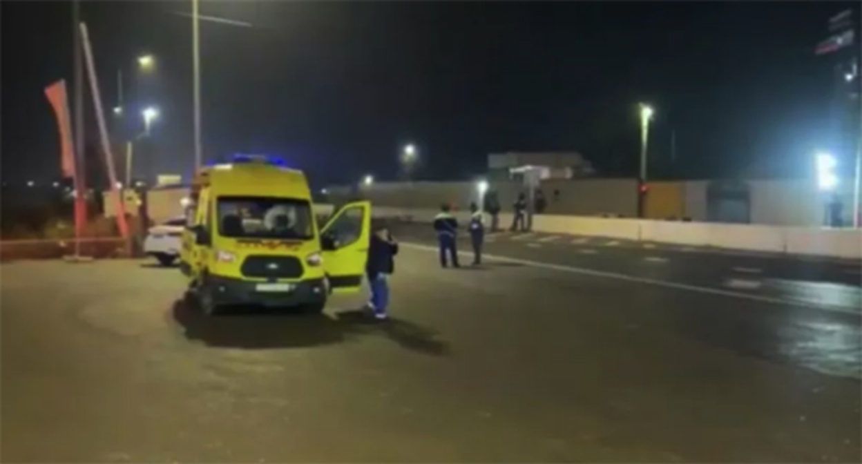 На месте нападения на силовиков на КПП "Джемикентский". 30 ноября 2025 г. Скриншот видео https://www.instagram.com/reel/DRsTfQ4DMG0/ принадлежит компании Meta деятельность которой запрещена в России