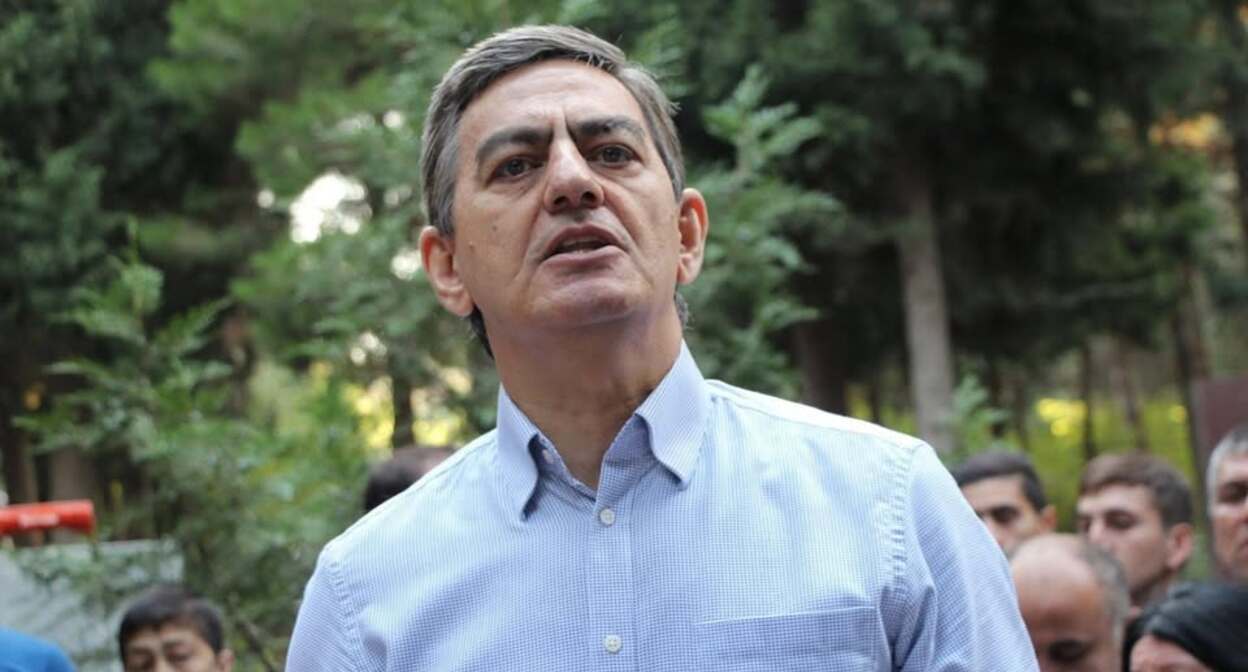 Али Керимли. Фото: https://www.facebook.com/oxuazru/posts принадлежит компании Meta деятельность которой запрещена в России