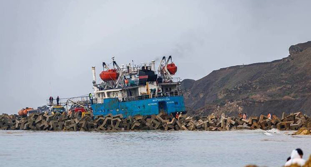 Затонувший танкер в Керченском проливе. Фото: Правительство России