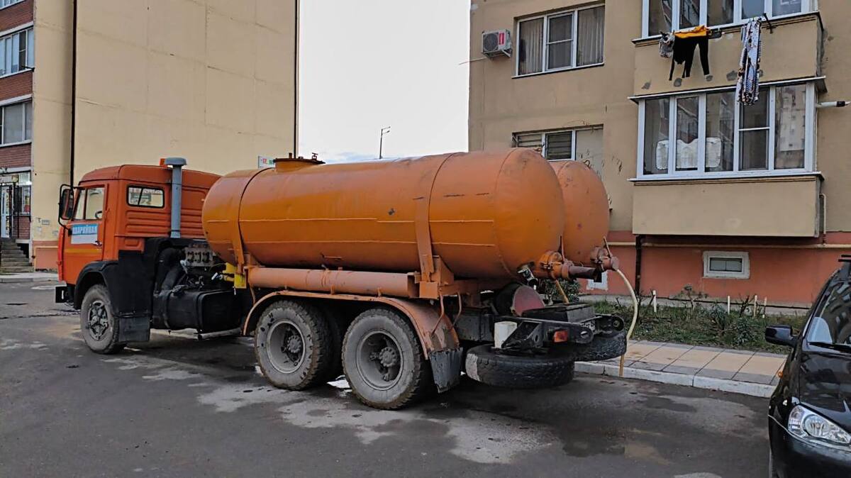 Водовоз в Каспийск. 8 января 2026 г. Фото: https://t.me/admkasp/25823