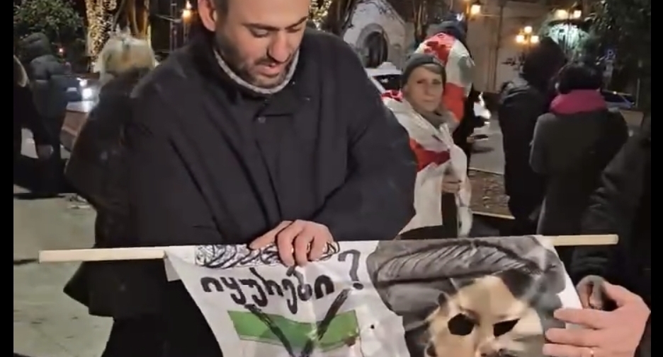 Афган Садыгов на акции в Тбилиси 13 января. Кадр видео Tbilisi_life / Telegram