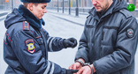 Сотрудник полиции задерживает мужчину. Иллюстрация создана "Кавказским узлом" при помощи ИИ в программе Copilot