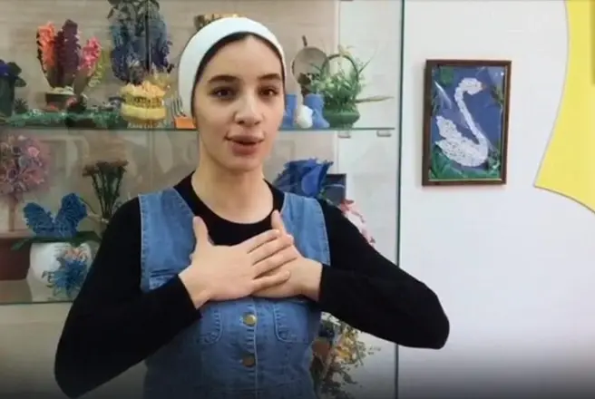 Айна Манькиева. Фото: Секреты ухода за волосами на лето / Rutube