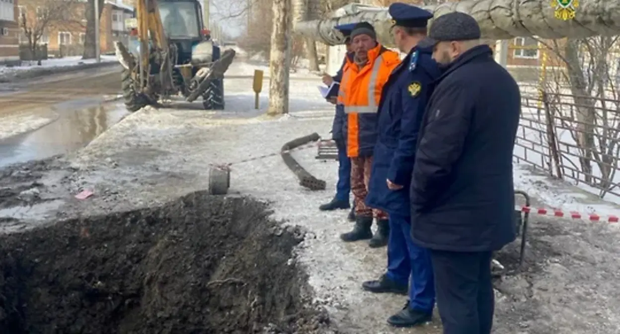 Авария на водоводе в Гуково. Фото: Пресс-служба прокуратуры Ростовской области