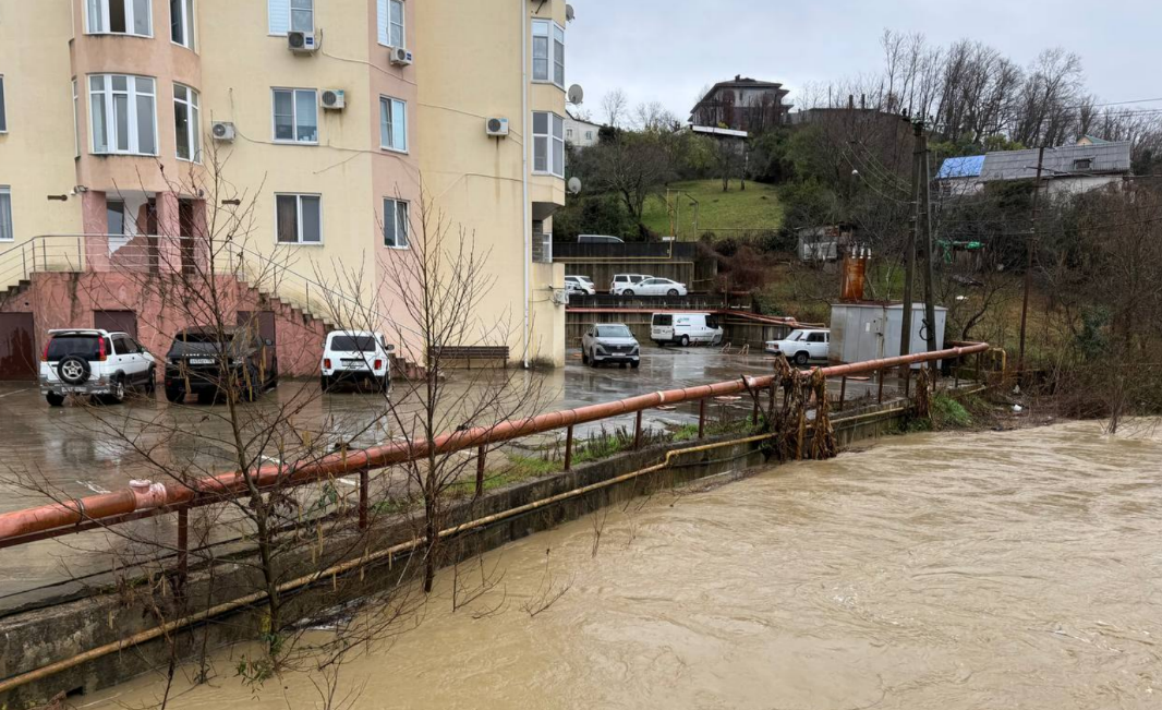 Уровень воды в реке Херота. Скриншот фото из Telegram-канала Андрея Прошунина от 08.02.26, https://t.me/agproshunin/3439.