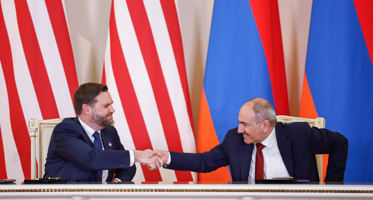 Джей Ди Вэнс и Никол Пашинян. Источник: primeminister.am/