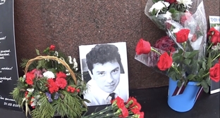 Фото Бориса Немцова на Большом Москворецком мосту. Стоп-кадр видео styazshkin / YouTube