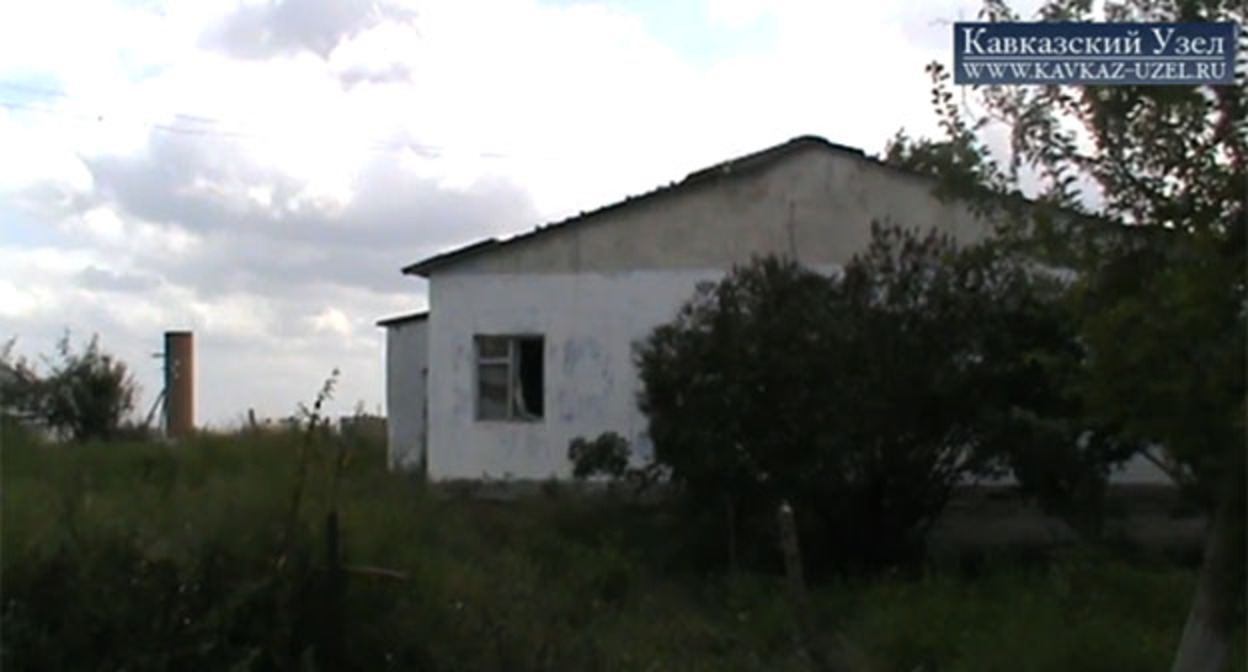 Дом жителей поселка в Терском районе Кабардино-Балкарии. Скриншот видео "Кавказского узла" https://www.youtube.com/watch?v=8c7eg1vLdfs