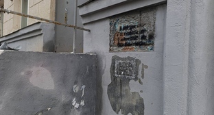 Стена дома Анны Политковской. 3 марта 2026 года. Фото: SOTAvision (включено в реестр иностранных агентов) https://t.me/sotavisionmedia/56718