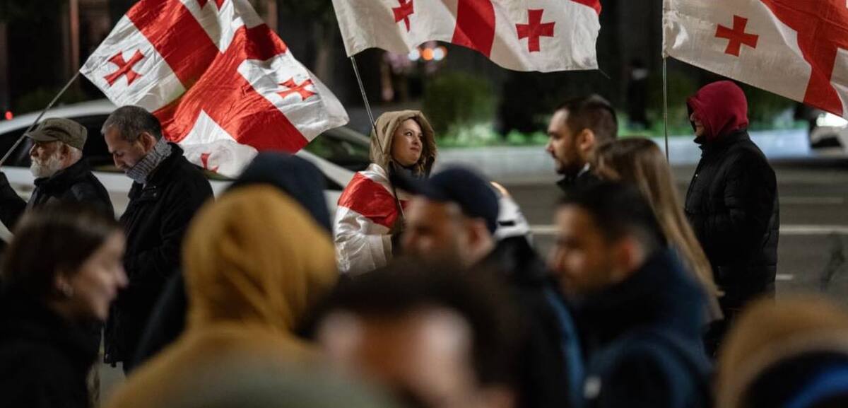 Протестующие на проспекте Руставели. Фото: Мариам Кавшбая / Publika