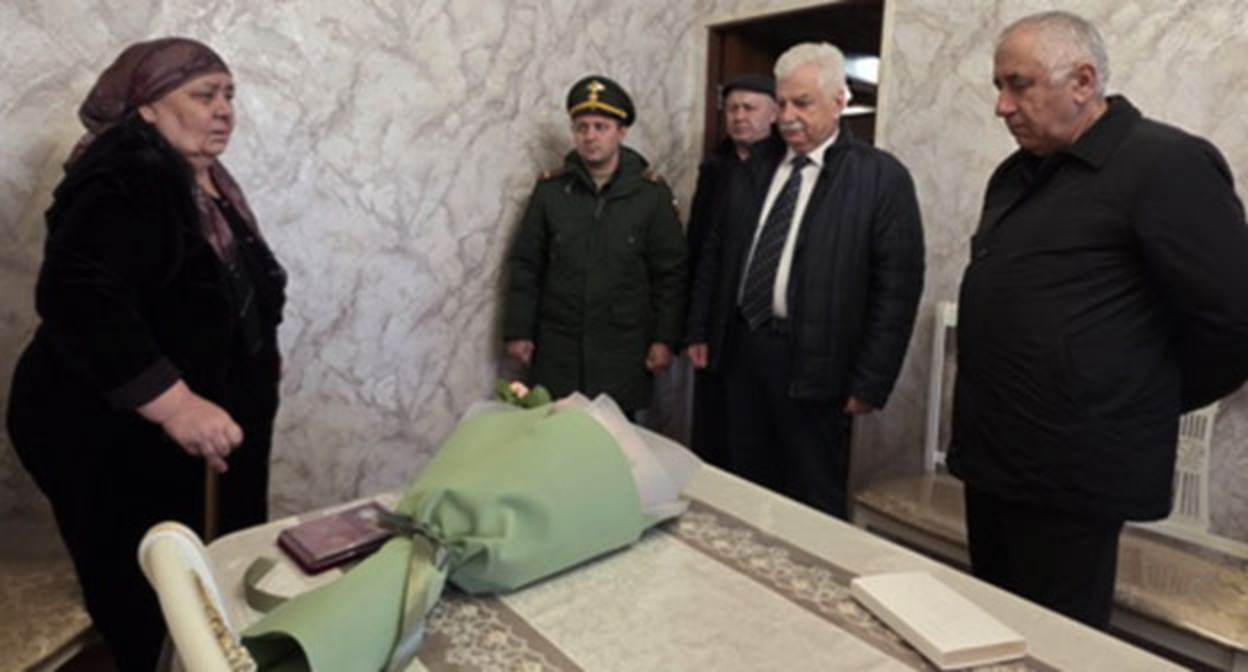 Семье Руслана Ашева передана государственная награда. 13 марта 2026 г. Фото: https://nalchik-news.net/society/2026/03/13/113206.html Семье Руслана Ашева передана государственная награда. 13 марта 2026 г. Фото: https://nalchik-news.net/society/2026/03/13/113206.html