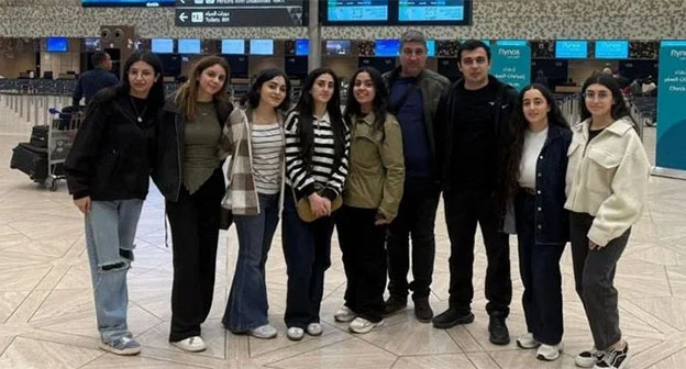 Граждане Армении, эвакуированные из Кувейта. Фото: https://www.facebook.com/Newsarmenia.am/posts Facebook принадлежит компании Meta деятельность которой запрещена в России