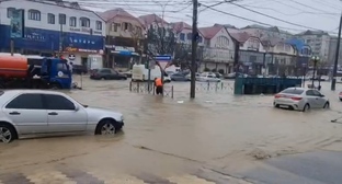 Наводнение в Махачкале. 28 марта 2026 года. Кадр видео администрации города https://t.me/makhachkalaofficial/20795