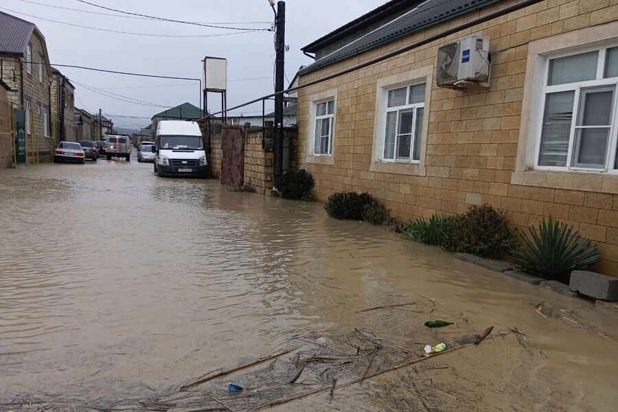 Наводнение в Махачкале. Фото: МЧС России Наводнение в Махачкале. Фото: МЧС России