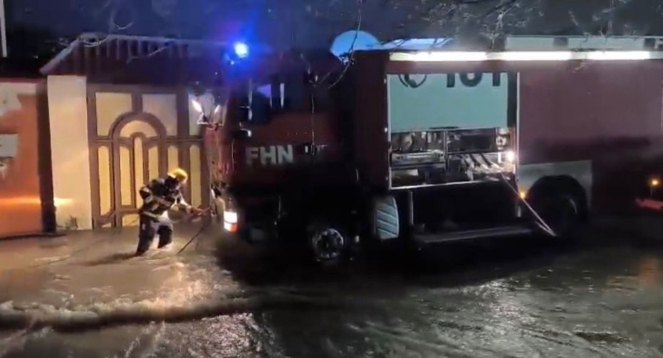 Наводнение в Азербайджане. Фото МЧС Азербайджана https://fhn.gov.az/az/melumatlar/fhn-metbuat-xidmetinin-melumati-video-foto-eaff66d4 Наводнение в Азербайджане. Фото МЧС Азербайджана https://fhn.gov.az/az/melumatlar/fhn-metbuat-xidmetinin-melumati-video-foto-eaff66d4