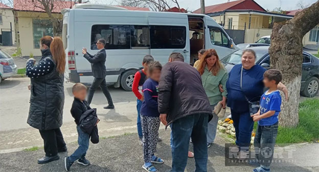Возвращение семей в Ходжавенд. Фото: Report https://report.az/ru/vnutrennyaya-politika/v-hodzhavend-vozvrashayutsya-eshe-33-semi#gallery_a362611c065cb7f3cb86cb6eb64e62b3-5 Возвращение семей в Ходжавенд. Фото: Report https://report.az/ru/vnutrennyaya-politika/v-hodzhavend-vozvrashayutsya-eshe-33-semi#gallery_a362611c065cb7f3cb86cb6eb64e62b3-5
