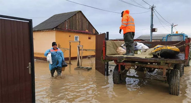 Наводнение в Дагестане. Фото: МЧС Дагестана/Telegram Наводнение в Дагестане. Фото: МЧС Дагестана/Telegram
