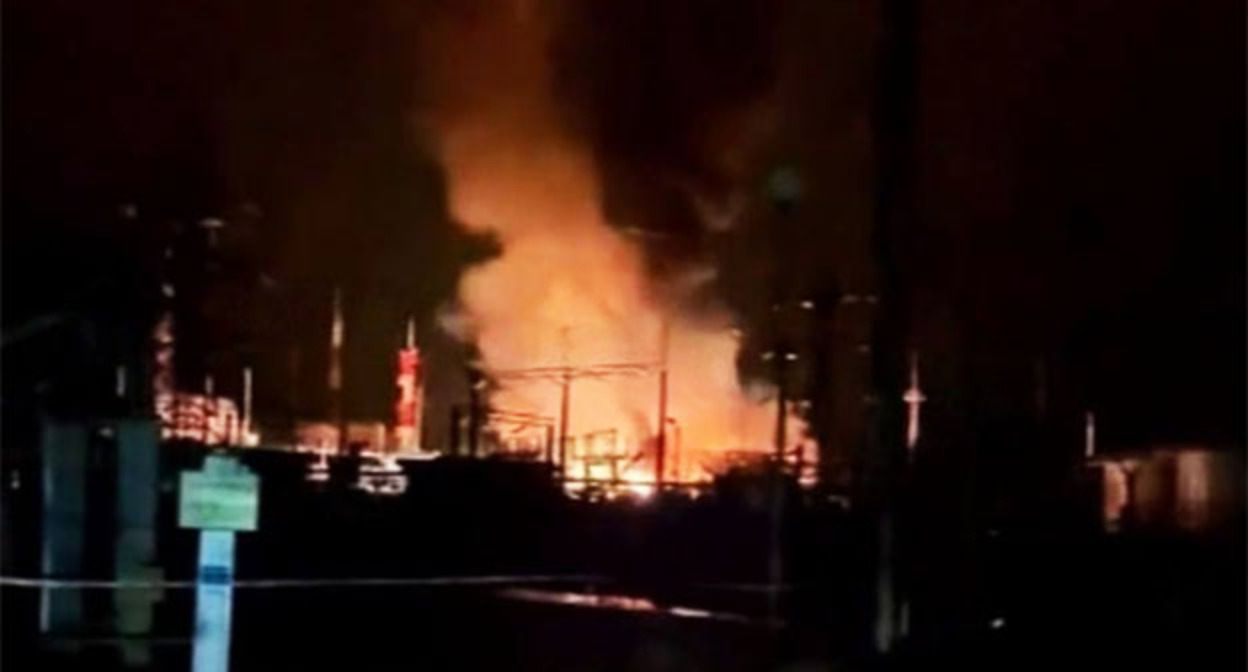 Атака беспилотников на нефтебазу в Крымске. Фото: https://t.me/horizontal_russia/54349 Атака беспилотников на нефтебазу в Крымске. Фото: https://t.me/horizontal_russia/54349