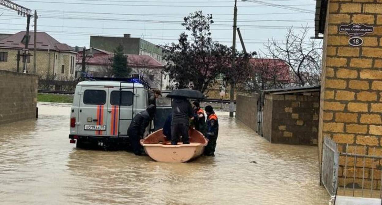 Наводнение в Дагестане. Фото: Пресс-служба МЧС Дагестана Наводнение в Дагестане. Фото: Пресс-служба МЧС Дагестана