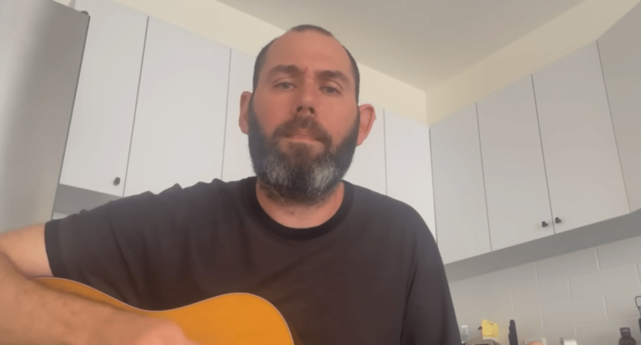 Семен Слепаков (включен в реестр иноагентов). Стоп-кадр видео из его Telegram-канала от 14.10.22, https://t.me/slepakovsemyon/76 Семен Слепаков (включен в реестр иноагентов). Стоп-кадр видео из его Telegram-канала от 14.10.22, https://t.me/slepakovsemyon/76