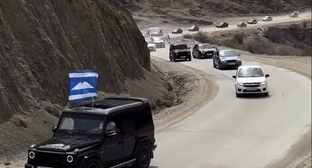 Автопробег в День возрождения балкарского народа. Кадр видео travel_kbr / Instagram*