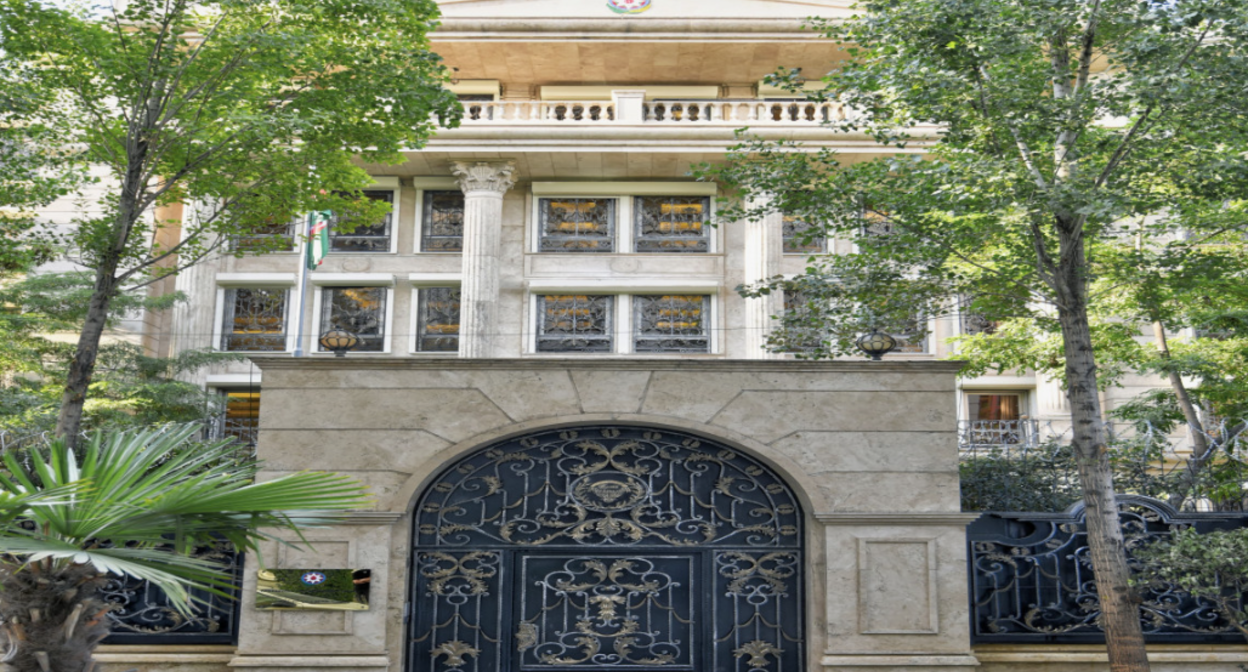 Посольство Азербайджана в Иране. Скриншот фото APA.Az? https://ru.apa.az/sotsium/posolstvo-azerbaidzana-v-irane-vozobnovilo-svoyu-deyatelnost-579727