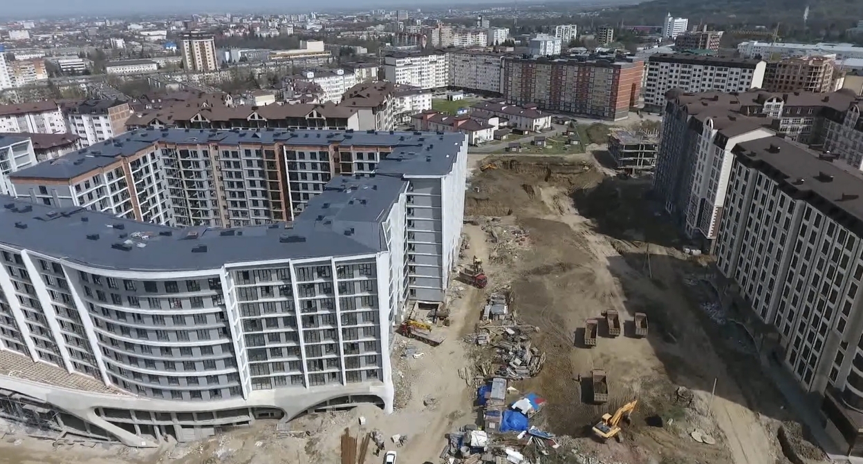 Новостройки в Нальчике. Кадр видео Александр Кравцов-Нальчик (Кабардино-Балкария) на YouTube