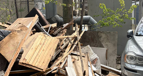 Свалка на улице Новоселов в Сочи. Фото корреспондента "Кавказского узла" Свалка на улице Новоселов в Сочи. Фото корреспондента "Кавказского узла"