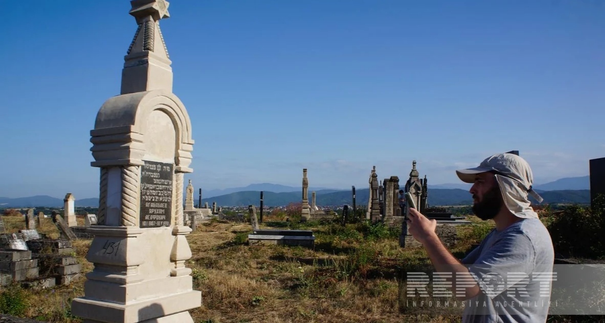 Древнее еврейское кладбище в поселке Красная слобода. Фото: Report https://report.az/ru/vnutrennyaya-politika/v-gube-ocifruyut-drevnee-evrejskoe-kladbishe