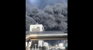 Дым над Туапсе. Кадр видео: chp.15region / Instagram* (www.instagram.com/reel/DXbrZ_5jaff)